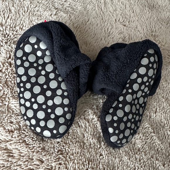 Baby booties for the cold. - Picture 7 of 8